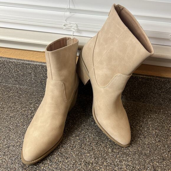 Dolce Vita Mid Calf Boot Block Heel Womens Size 8.5 Cream Faux Suede Pointed Toe - Picture 1 of 11